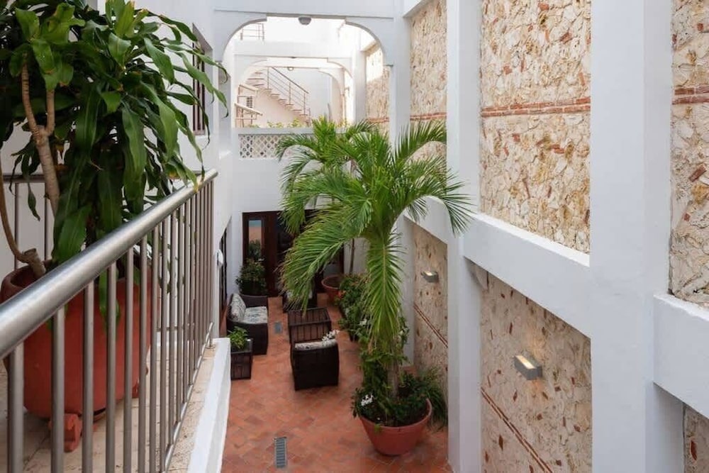 Luxury Apartment– Private Pool & Rooftop Jacuzzi