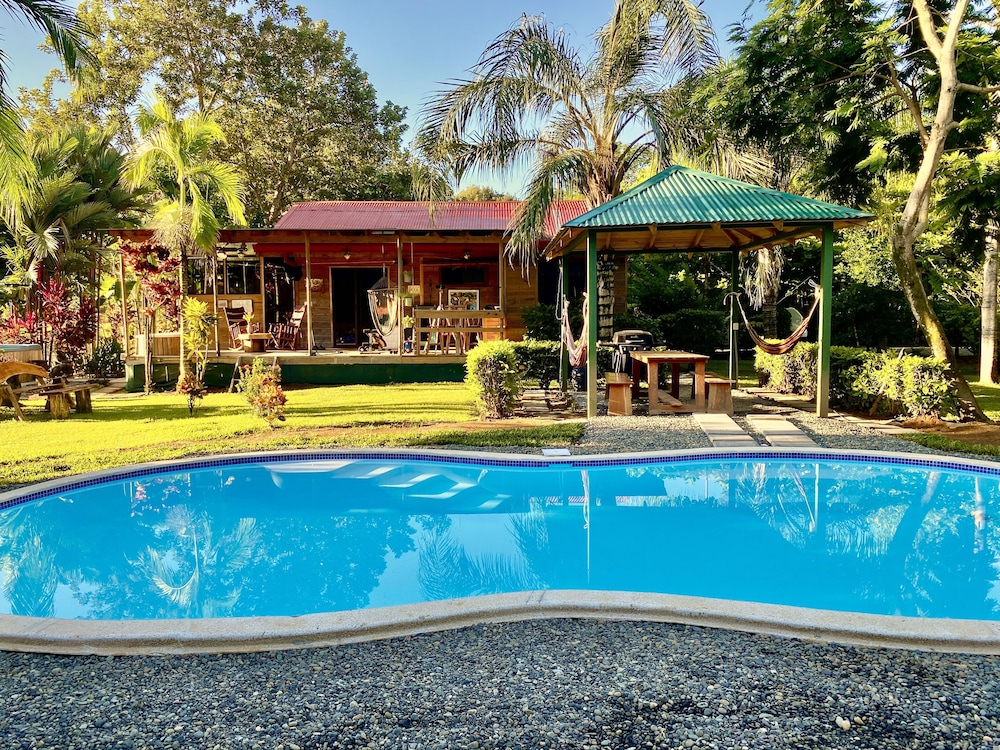 Hotel Uvita Oasis Retreat with Villa Cabins and Apartment - Image 1