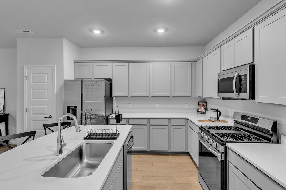 Modern Nest - Huntsville Hideaway 3 Bedroom Home