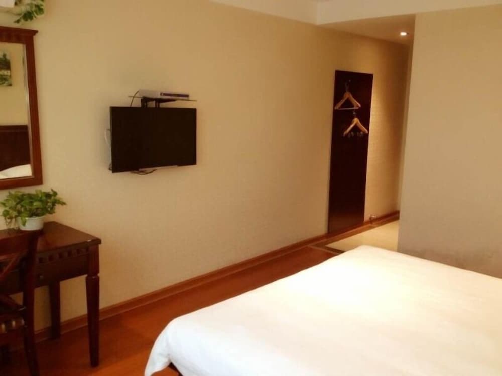 Yangzhou Vacations - GreenTree Inn Yangzhou Jiangdu West Changjiang Road Liberty Park Business Hotel - Property Image 1