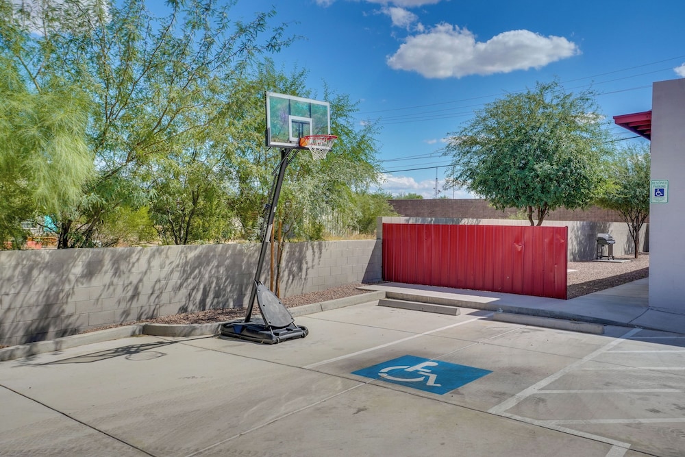 Patio & Shared Hot Tub: Tucson Fourplex Townhome!