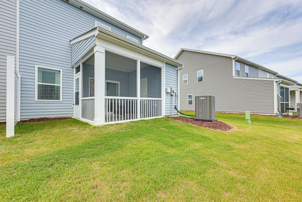 Screened Patio: Townhome 3 Mi to Dtwn Wilson!