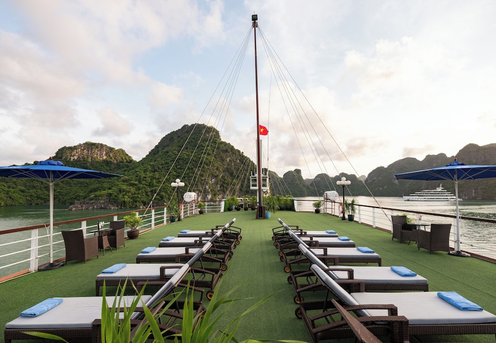 Rosa Boutique Cruise
