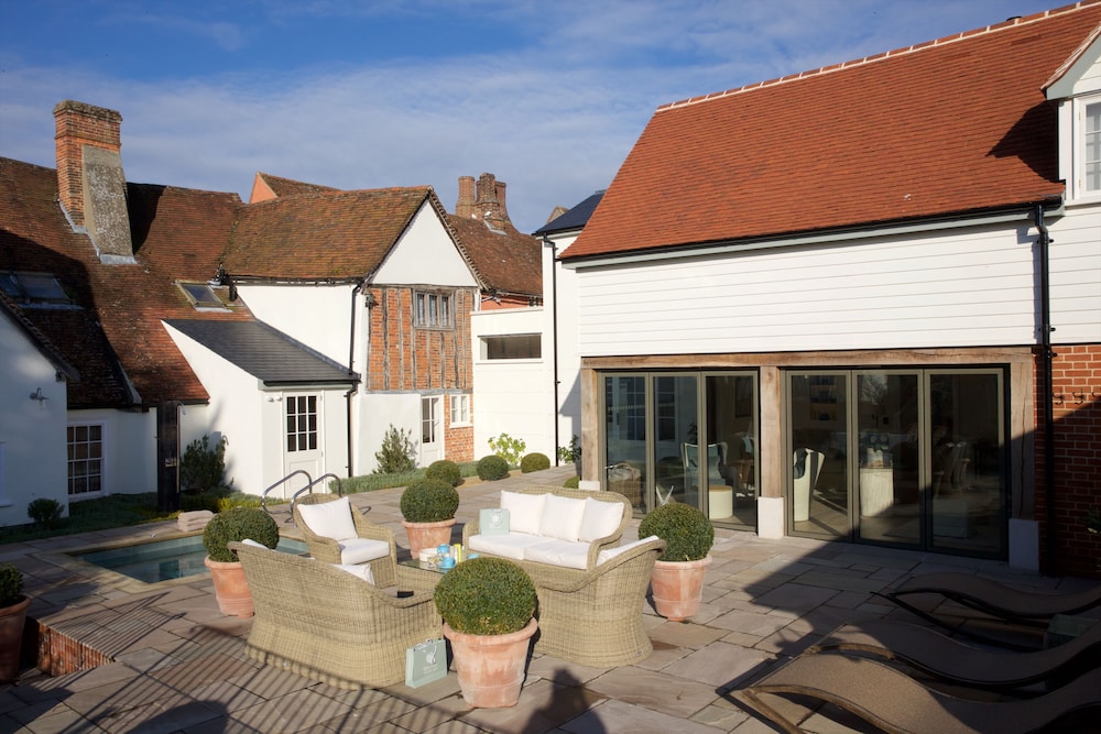 Sudbury Vacations - The Swan Hotel - Property Image 3