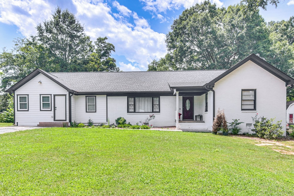 1 Mi to Dtwn Monroe: Family-friendly Duplex!