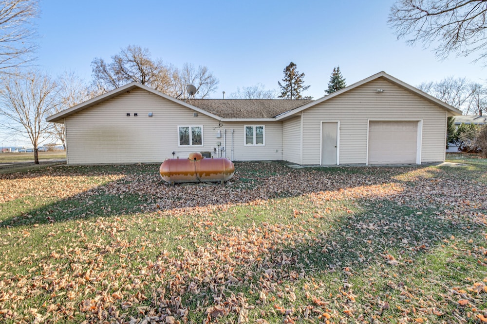 Lakefront Aitkin Home w/ Sunroom: Walk to Beach! view 3
