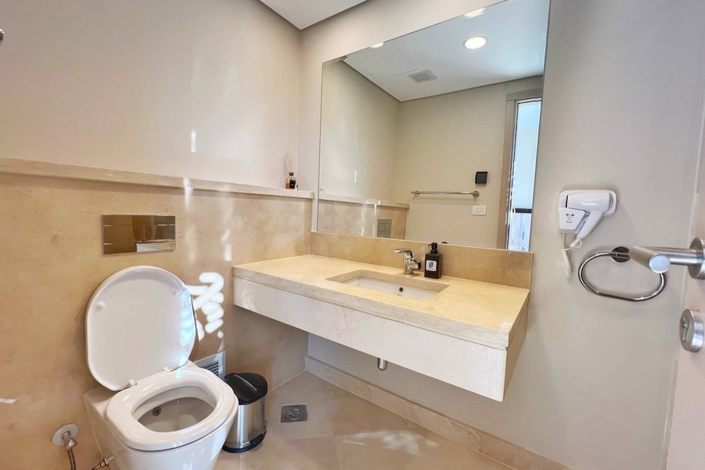 Xuru Stays I Homestyle 3BR Penthouse Pool & Beach View