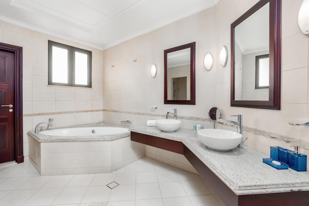 Exclusive 4BR Villa w Private Pool Beach