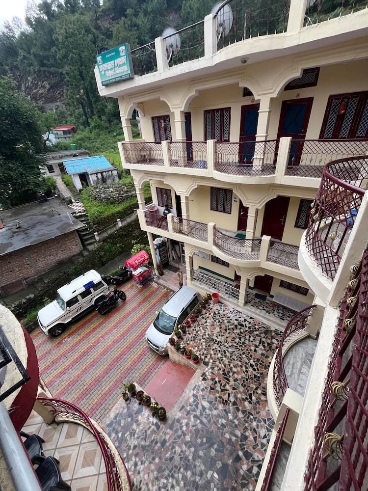Gujrat Bhawan