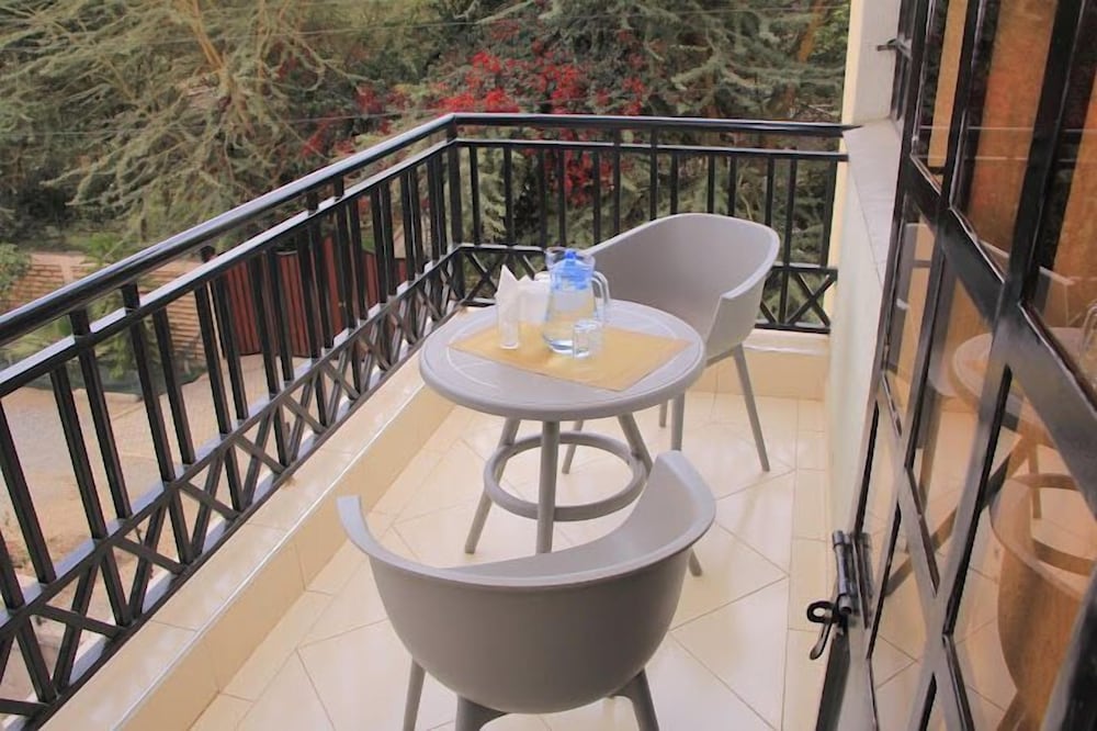 Lux Suites Bida Furnished Apartments