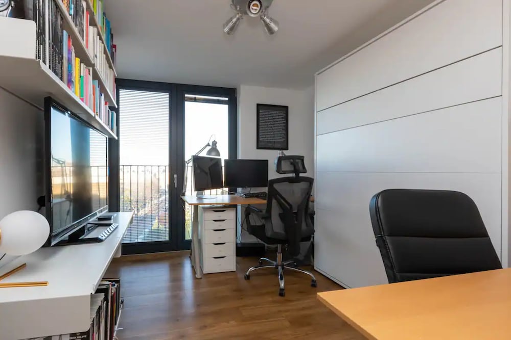Stylish 2 Bedroom Flat in Canada Water