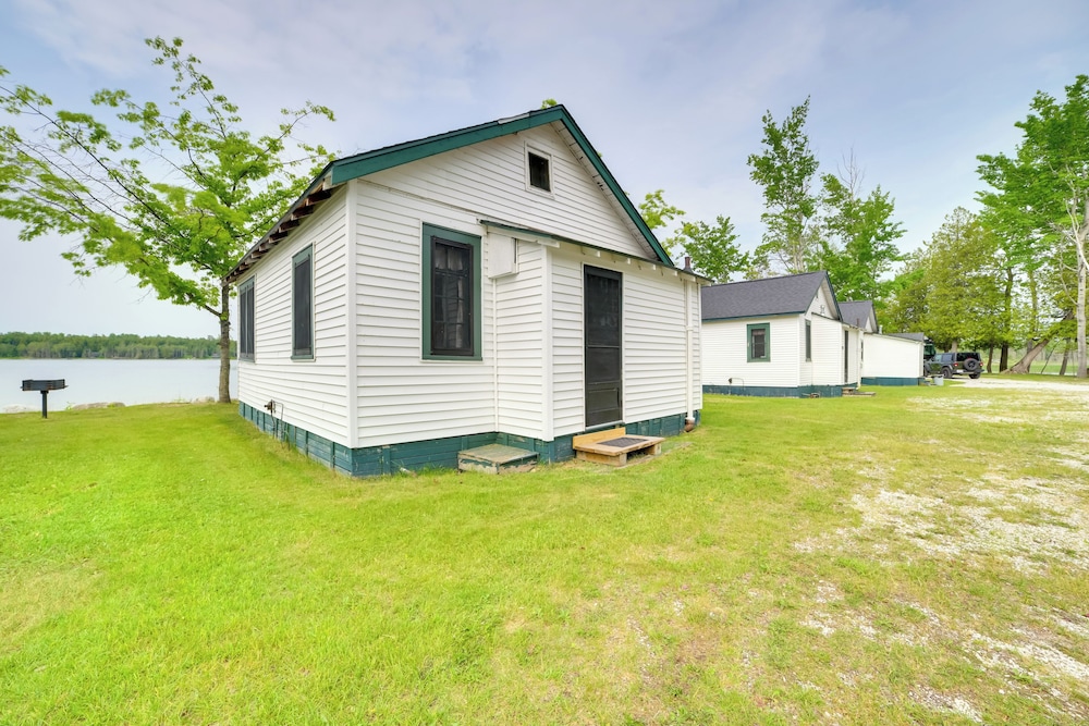 Sandy Beach & Sunset Views: Cedarville Cabin!