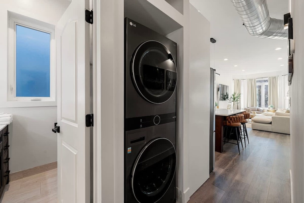 Luxury 2BR Condo in Wicker Park