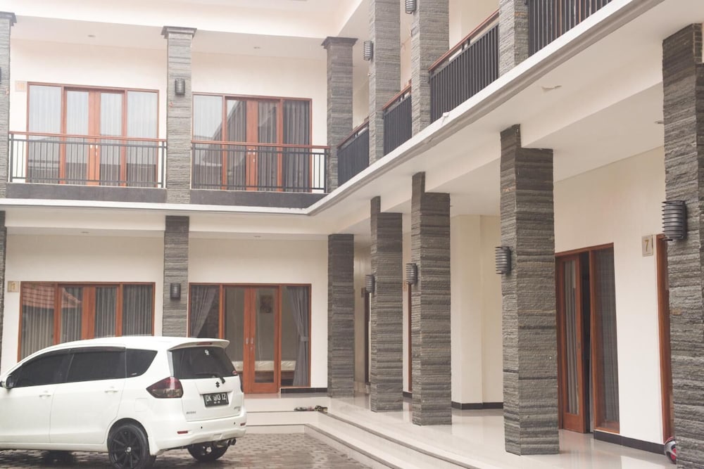 RedDoorz near Gatsu Barat Denpasar