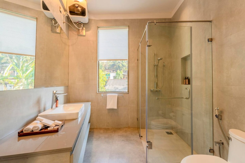 Lux 4bhk w Elevated Pool 3km to Beach Lazy Duck