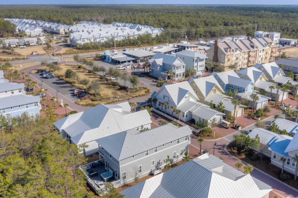 Coconut Cove by Avantstay Deck w/ Hot Tub, Access to 2 Pools