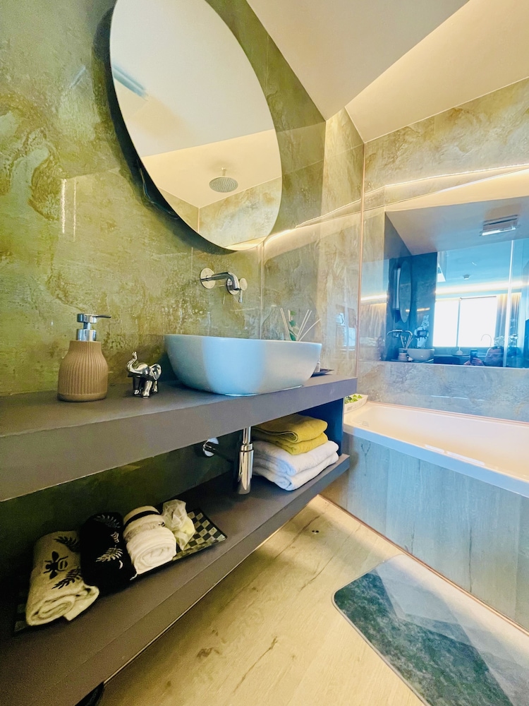 Carmel Holiday Apartments