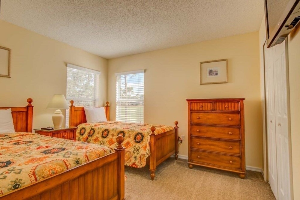Game Room Private Pool & Spa! 4 Bedroom Home by RedAwning