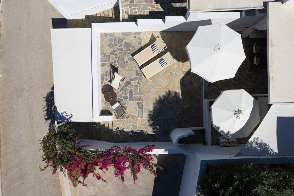 B4 Cycladic Home for 6 by the Beach