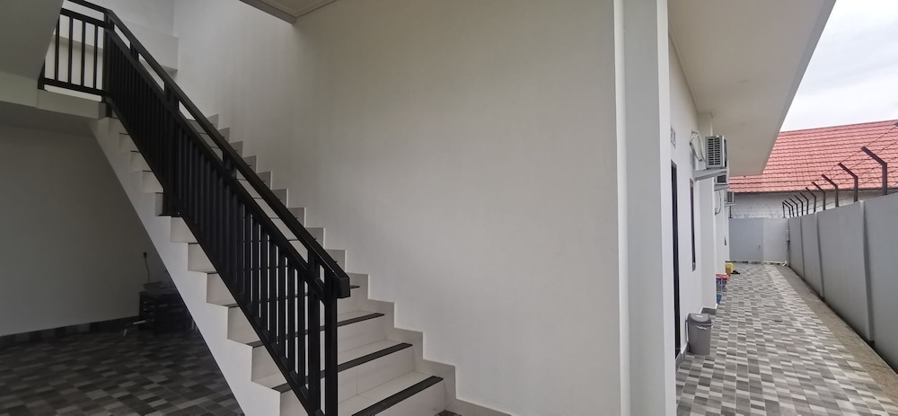 Hotel O Madina Homestay