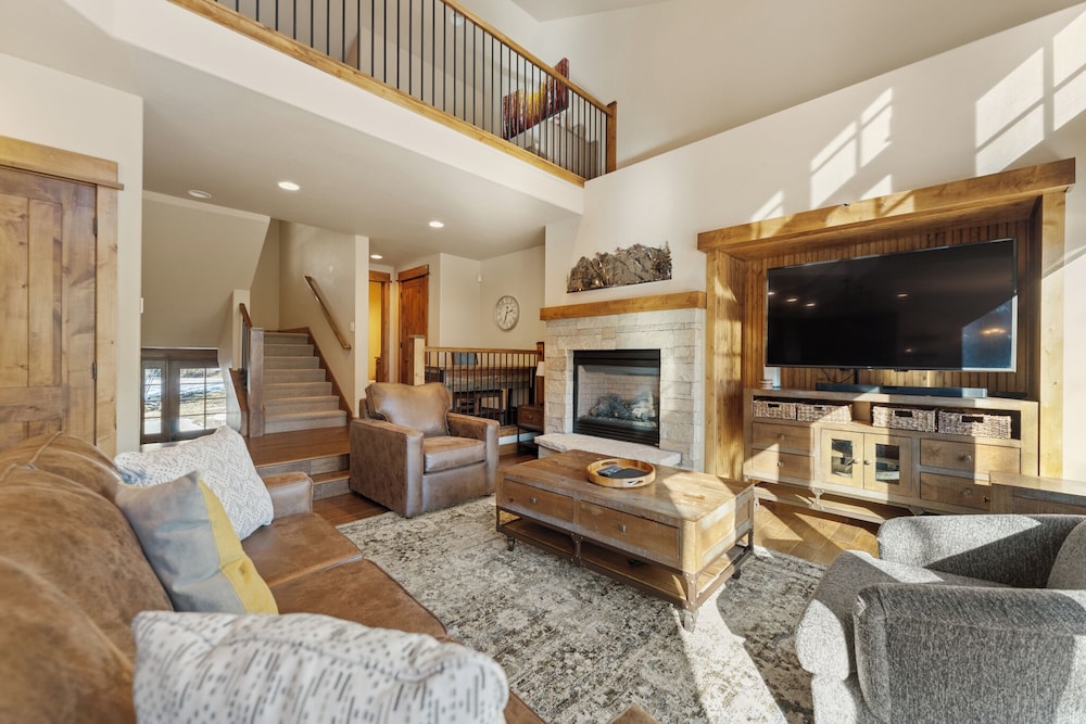 223 Caravelle Drive