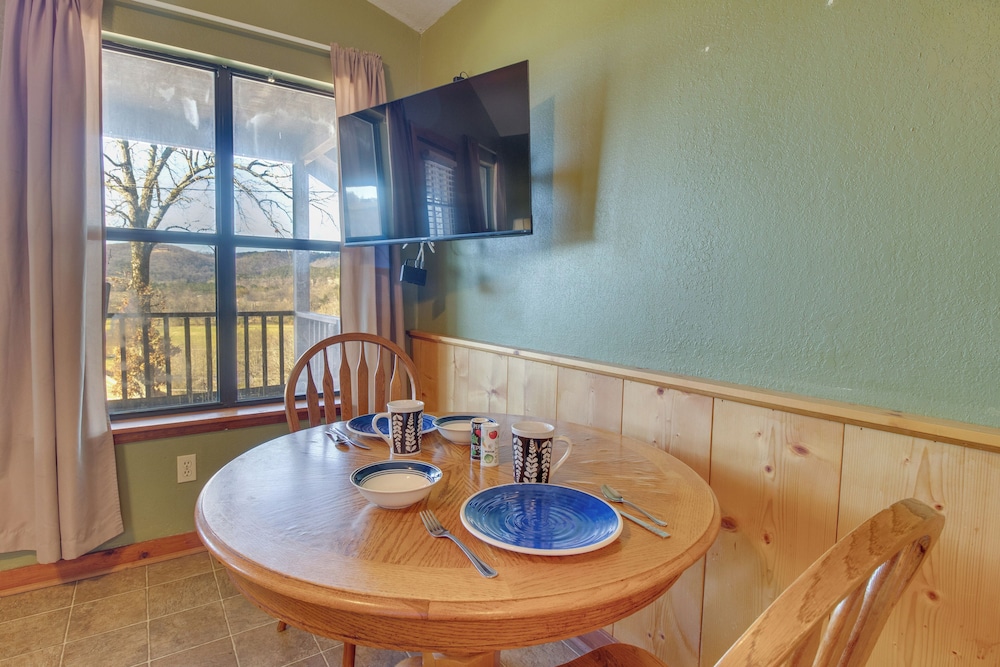 Fish, Hike & Unwind: Getaway in Mountain View!