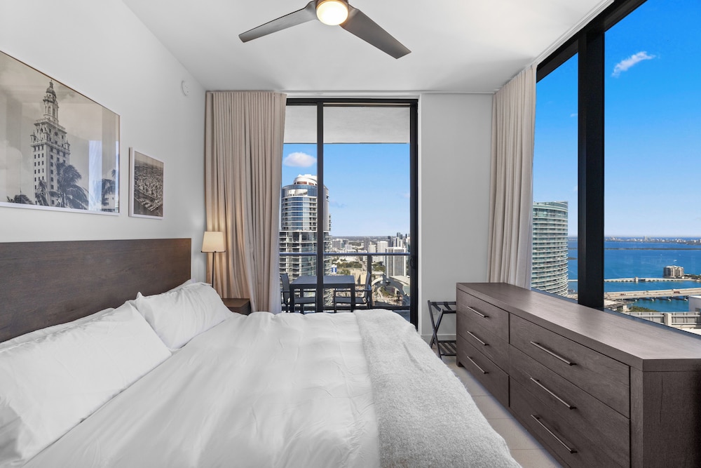 Luxury 49FL Condo with City Views