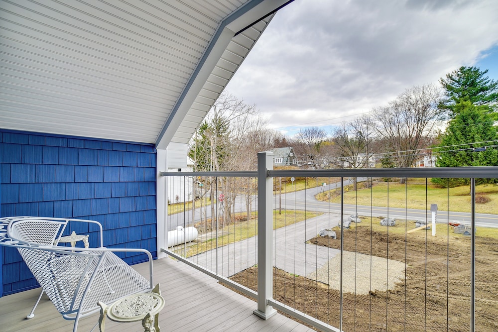 Seneca Lake Wine Trail Studio w/ Balcony & Views!