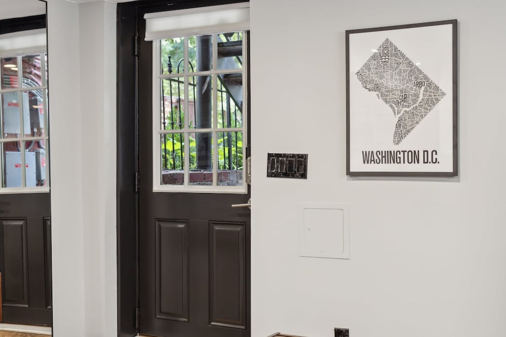 Charming 2BR Townhouse Condo in Heart of DC