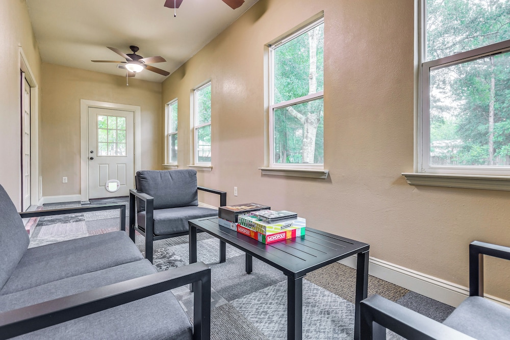 Spacious Yard! Navarre Home in Quiet Neighborhood