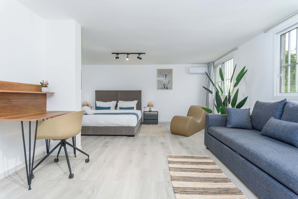Indigo 1-BR Apt W Terrace in Batroun