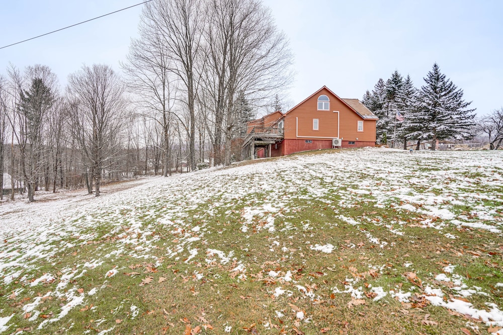 Bennington Home w/ Deck ~ 5 Mi to Bald Mountain! view 5