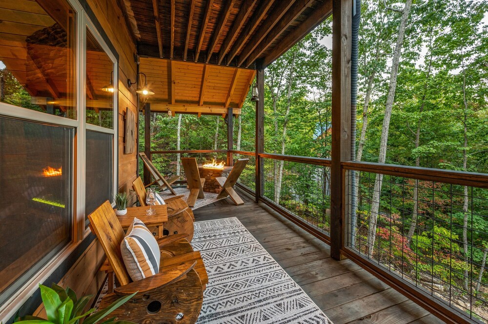 Goodness Gracious 3 Bedroom Cabin by RedAwning - Property Image 47