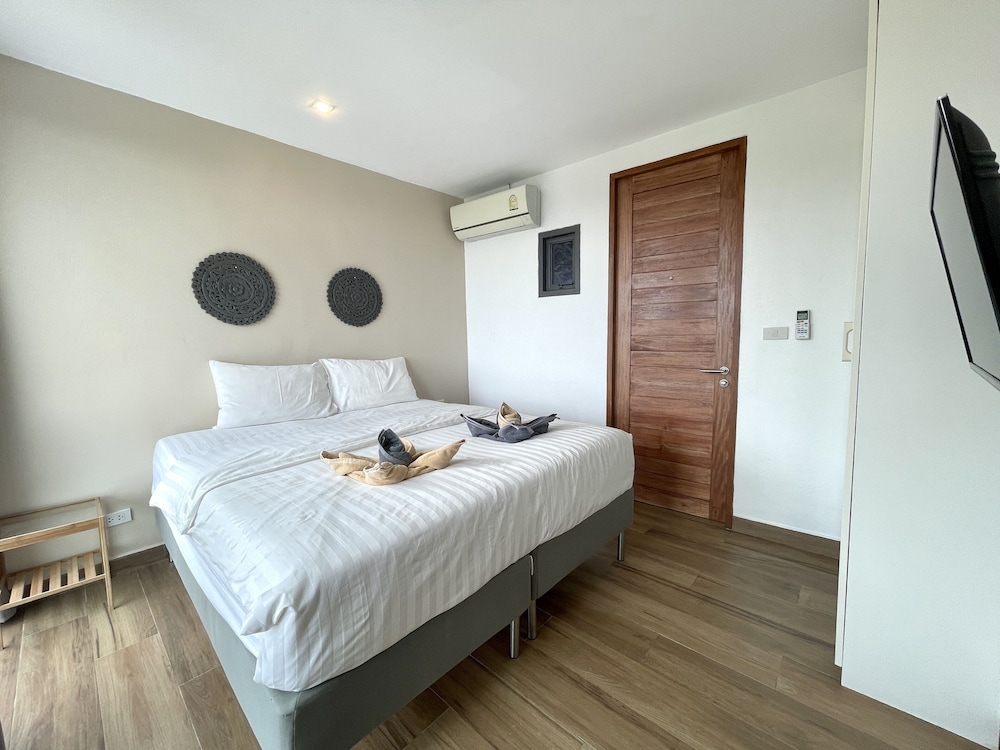 Baan Saint Tropez Villas Kata Beach