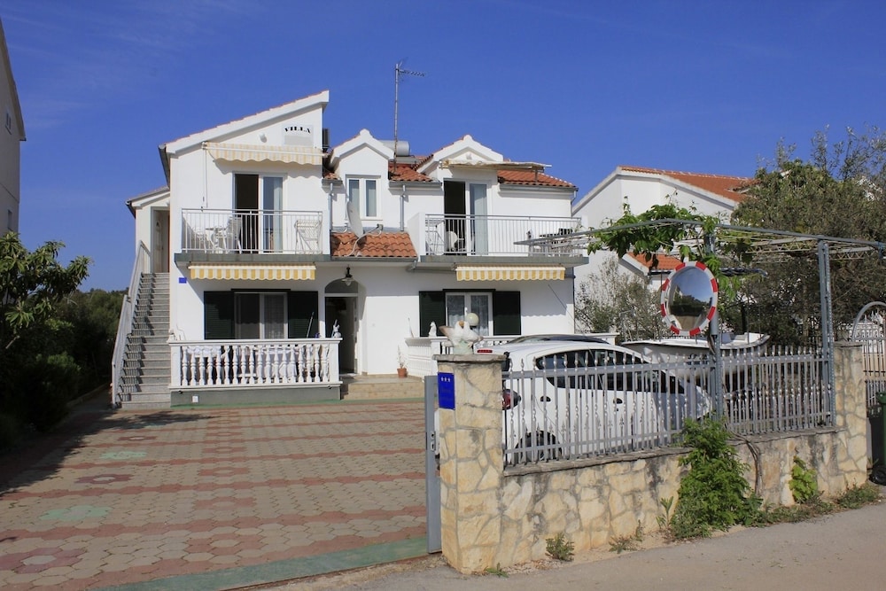 Photo 7