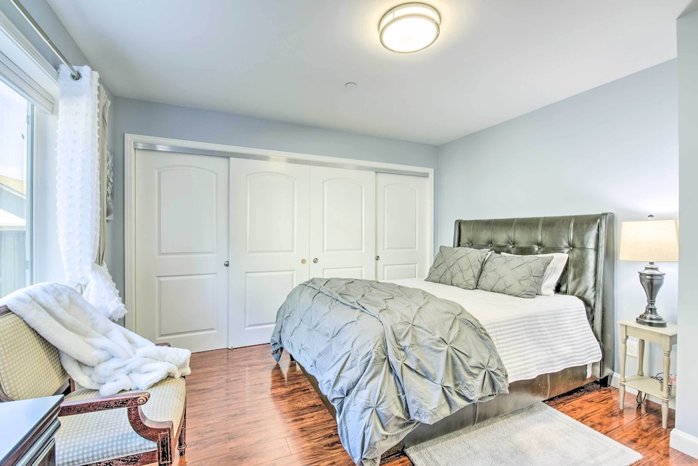 Sunny Oakland Retreat w/ Patio & Cute Garden!
