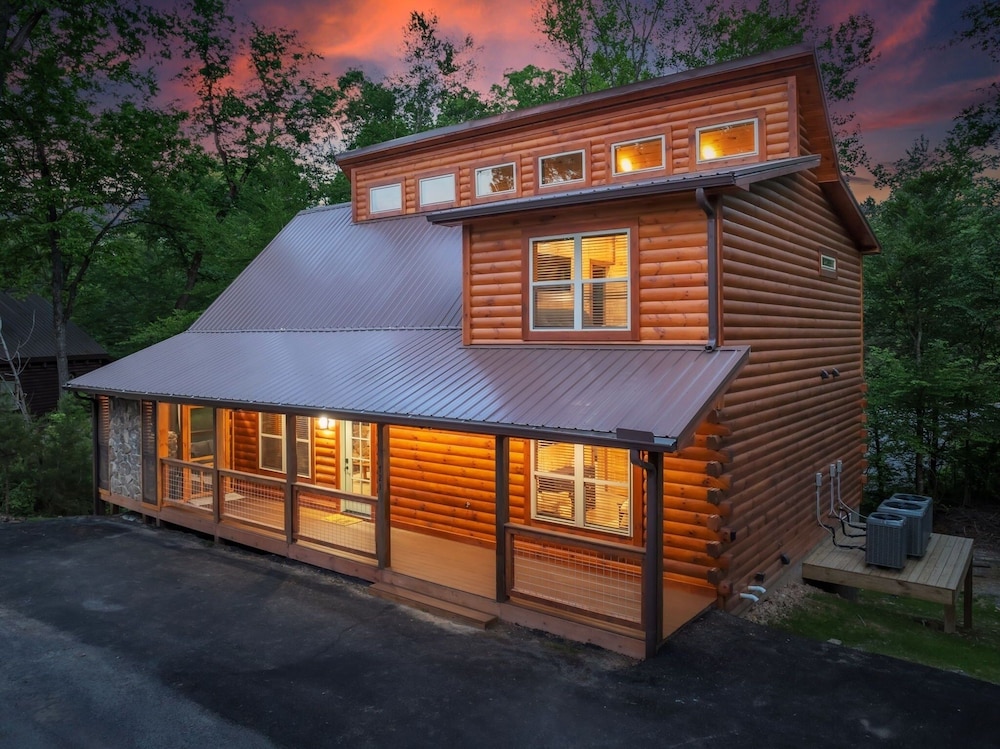 Er62 - Smoky Splash Getaway 3 Bedroom Cabin