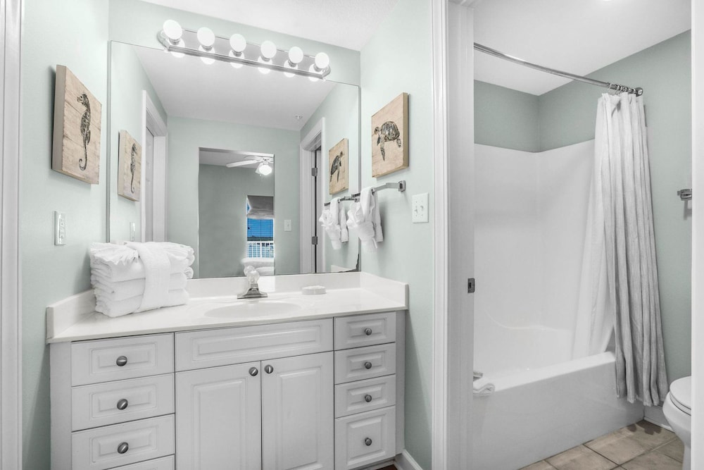 Admirals Quarters 508- Luxury Beachfront Condo 3 Bedrooms 3 Baths 5th Floor