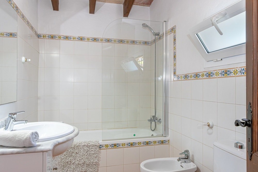 Traditional Charm With Private Pool