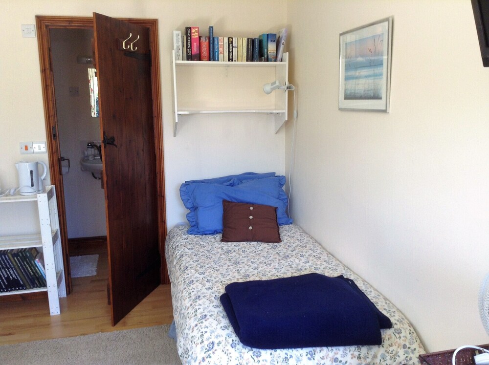 The Tack Room - a Comfy Cabin in North Devon view 2