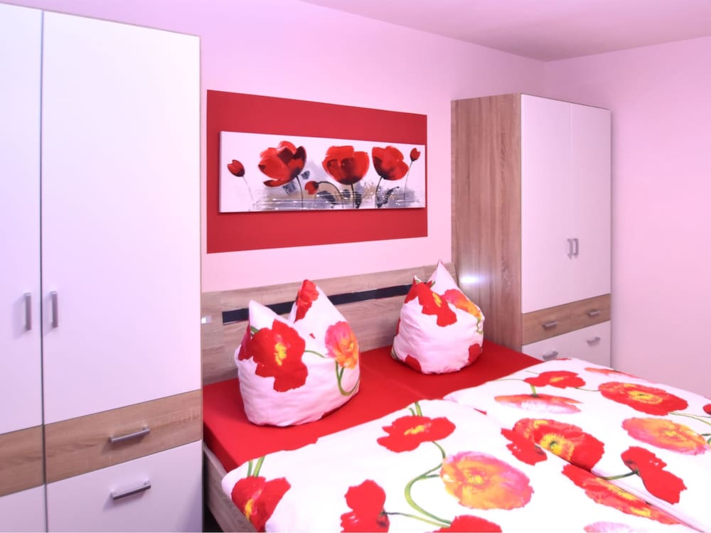 Roomy Apartment in Lichtenhain With Pond
