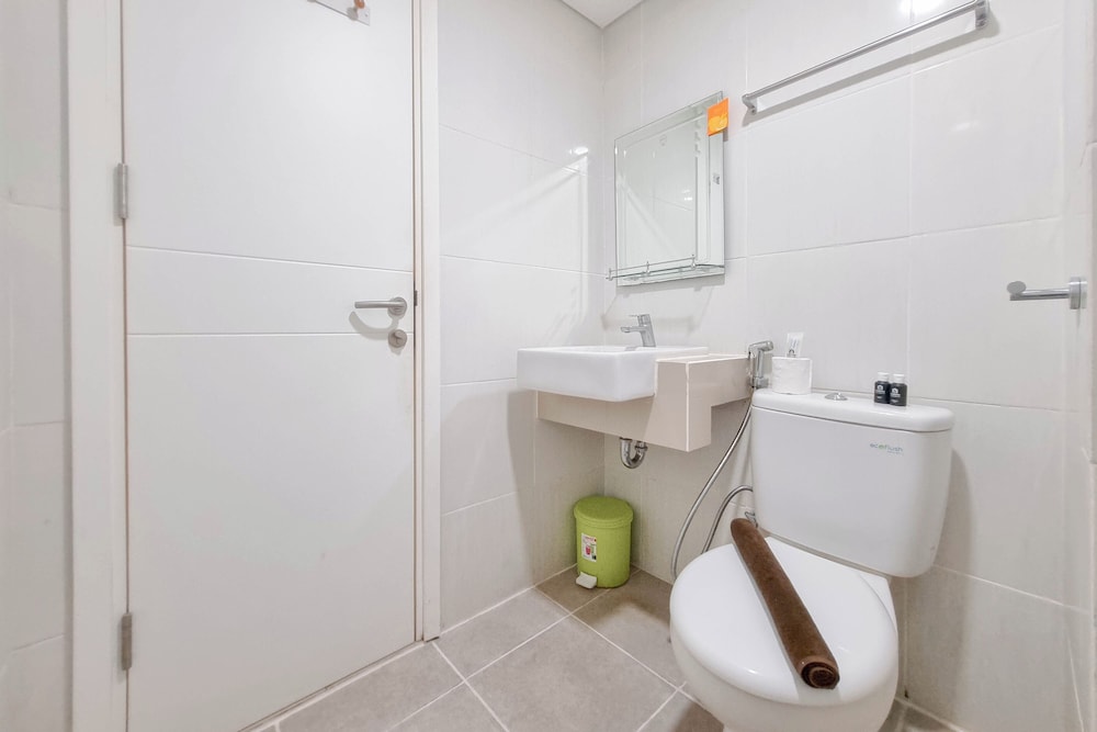 Modern Studio Near Ambarrukmo Plaza At Barsa City Apartment
