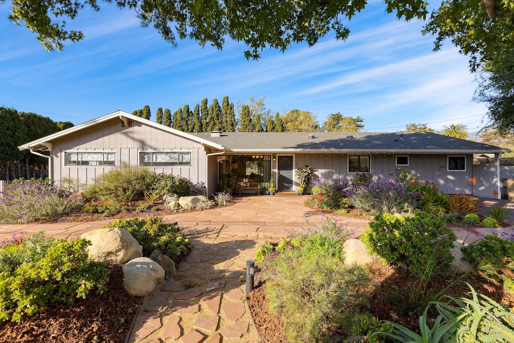 Hummingbird Haven by Avantstay Dog-friendly Near the Beach Huge Yard Hot Tub