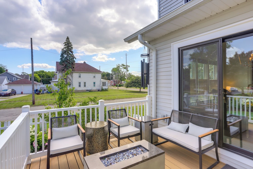 Port Clinton Home w/ Lake View - Walk to Beach! view 5