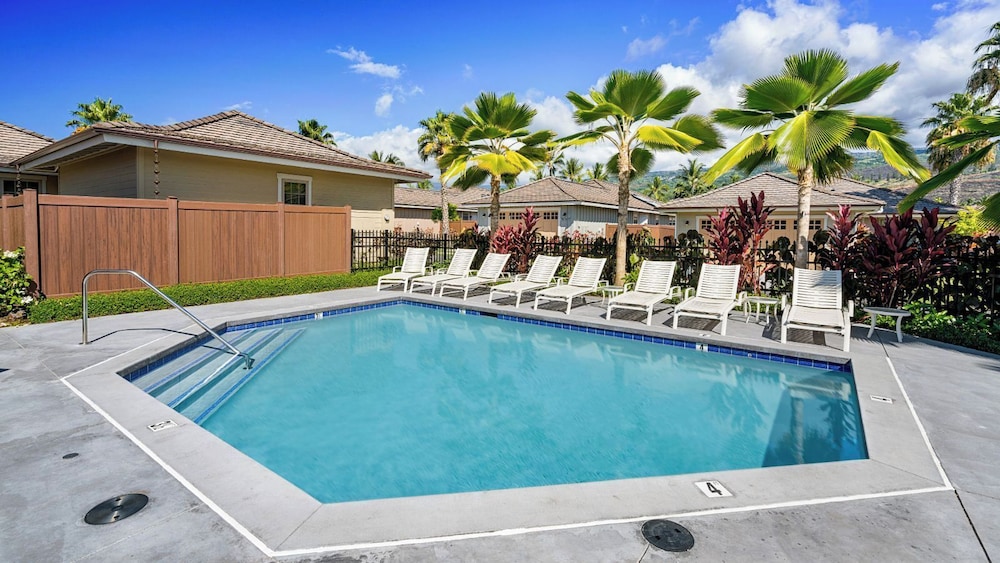 Private Yard and Outdoor Area - AC & Shared Pool - Golf Views - Vrkcv