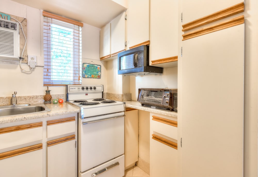 Tropic Terrace #8 - Beachfront Rental 2 Bedroom Condo by Redawning view 2