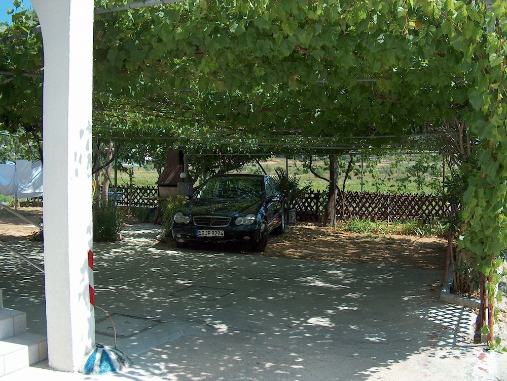 Ruža - Peaceful Area & Parking - SA3 view 3