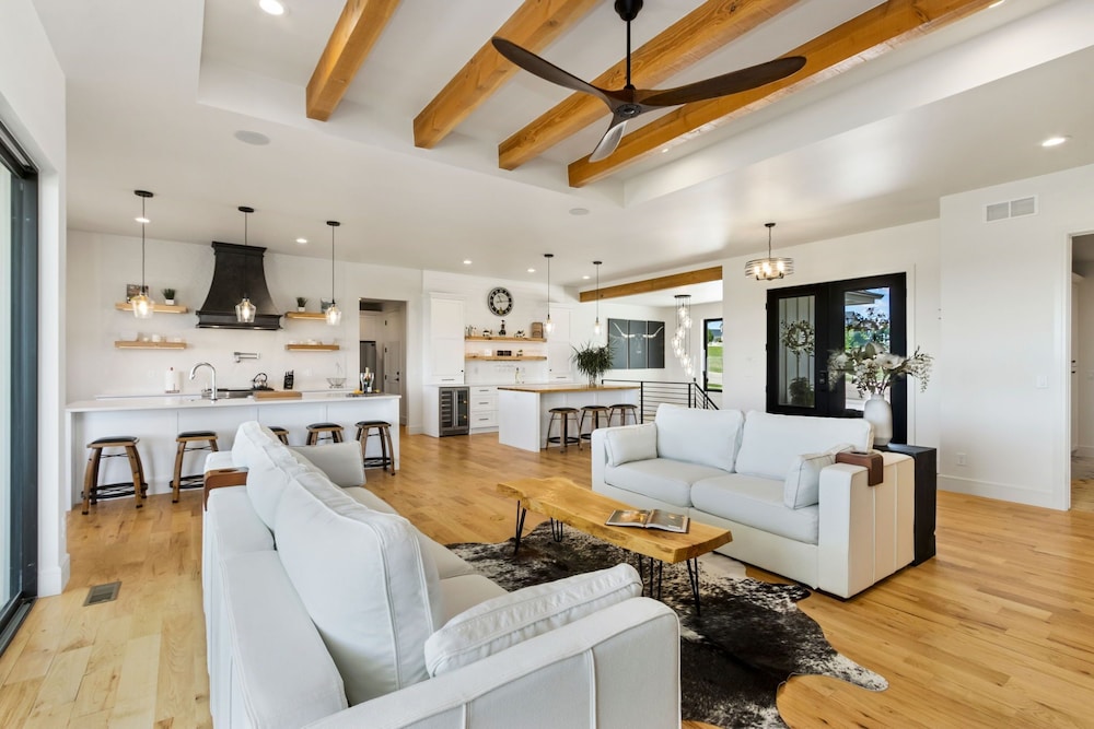 Bridle Ridge Retreat Modern Comfort, Open Views
