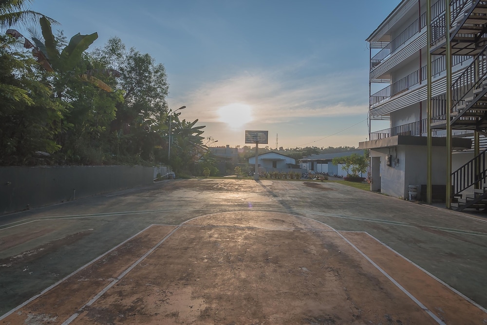 RedDoorz near Living Plaza Balikpapan