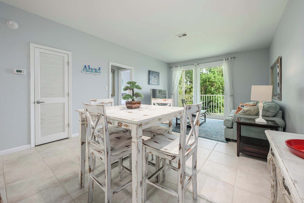 Sunshine & Whiskey Condo for 6 With Resort Amenities Near Grand Boulevard